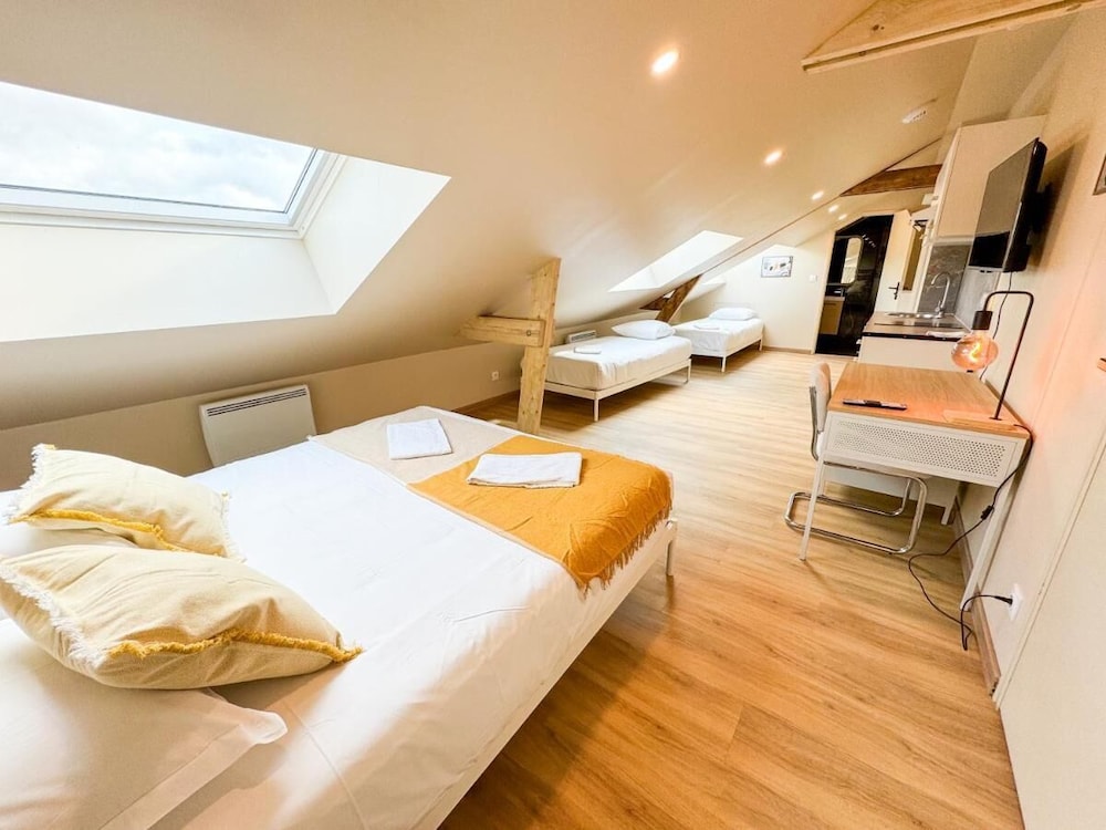 Classic Room, Multiple Beds, Kitchenette