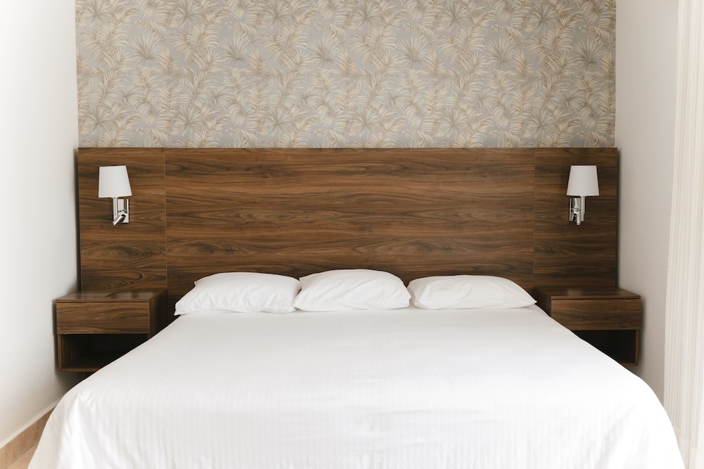 Classic Double Room, 1 King Bed (No Elevator) photo 1
