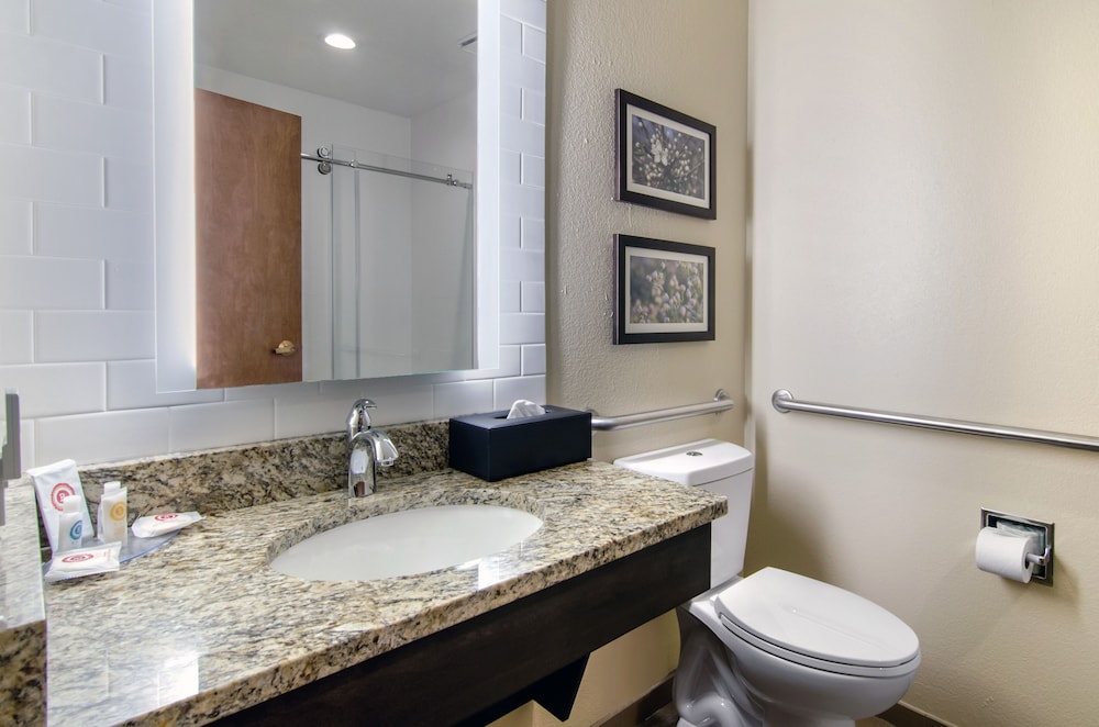 Suite, Multiple Beds, Non Smoking, No Pets - Photo 4