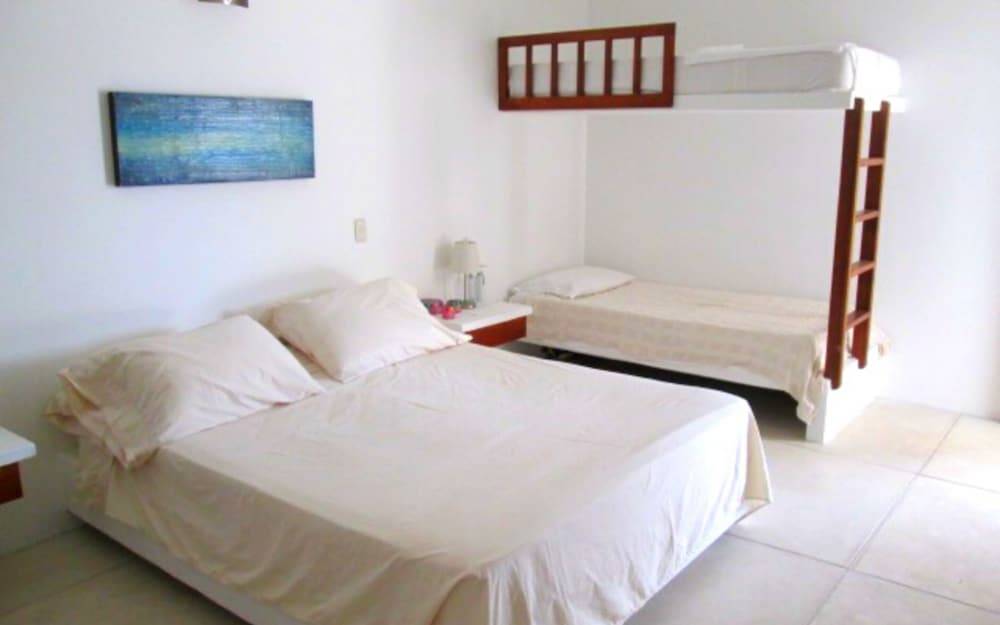 Basic House photo 1