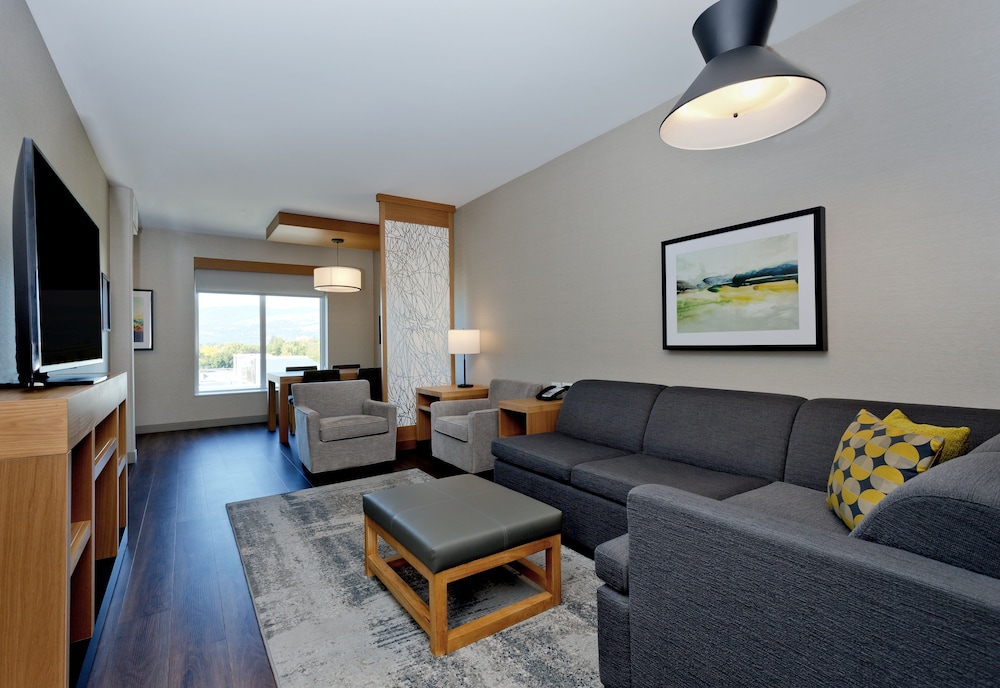 Suite, 1 Bedroom - Photo 1