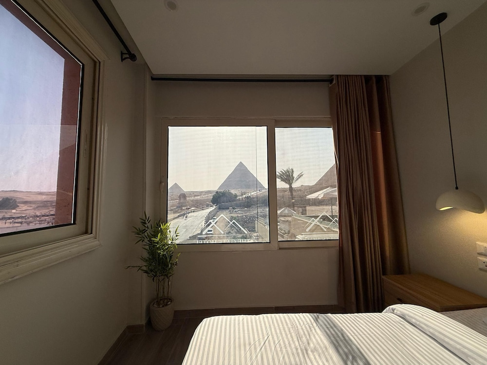 Premium Double Room, 1 Double Bed, pyramids and sphinx view photo 1