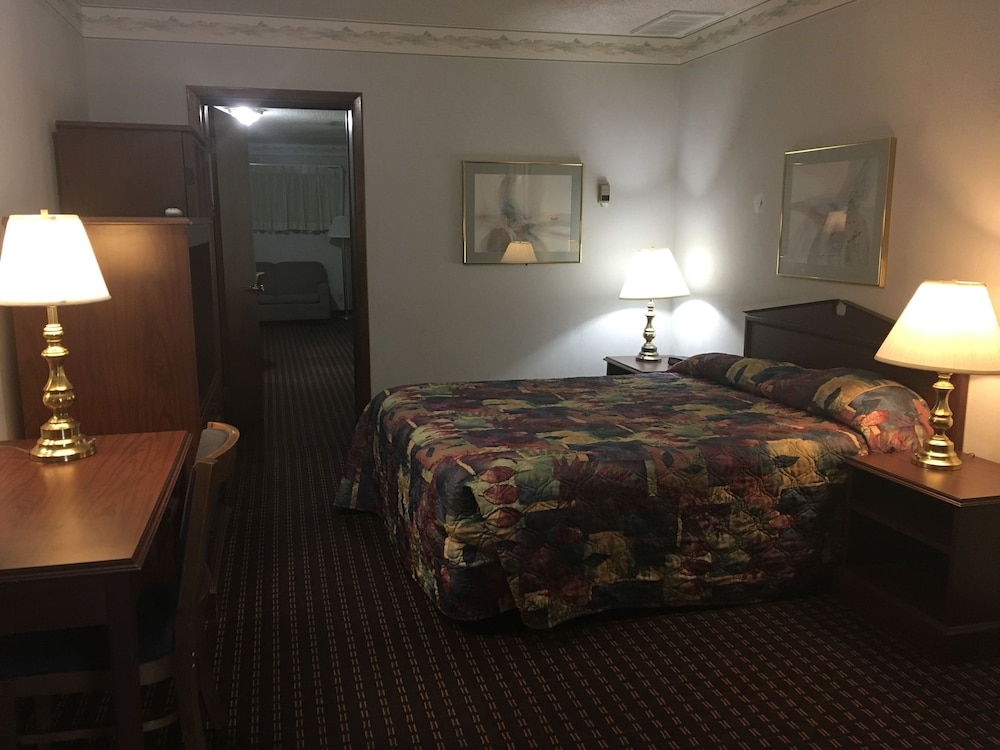 Suite, 3 Queen Beds, Smoking photo 1