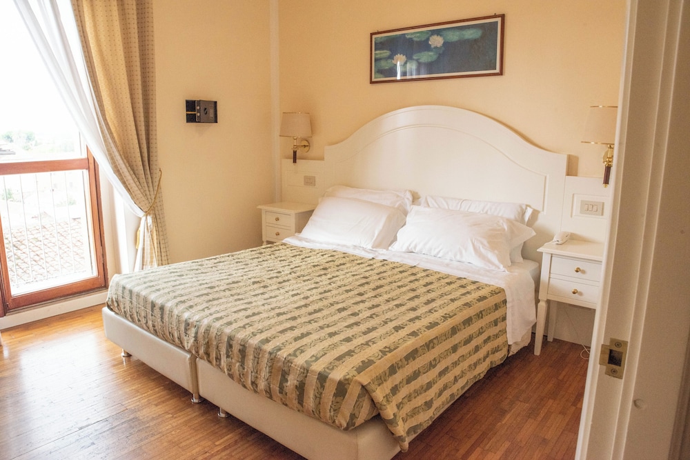 Standard Double Room - Photo 4