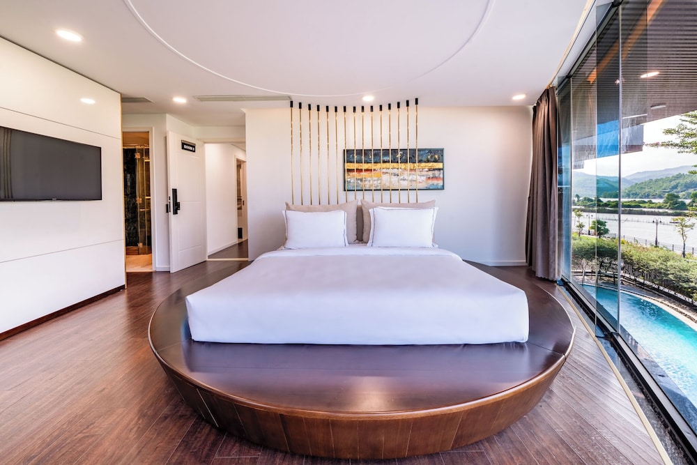 Royal Suite, 2 Bedrooms - Photo 6