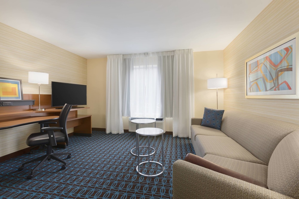 Executive Suite, 1 King Bed with Sofa bed photo 2