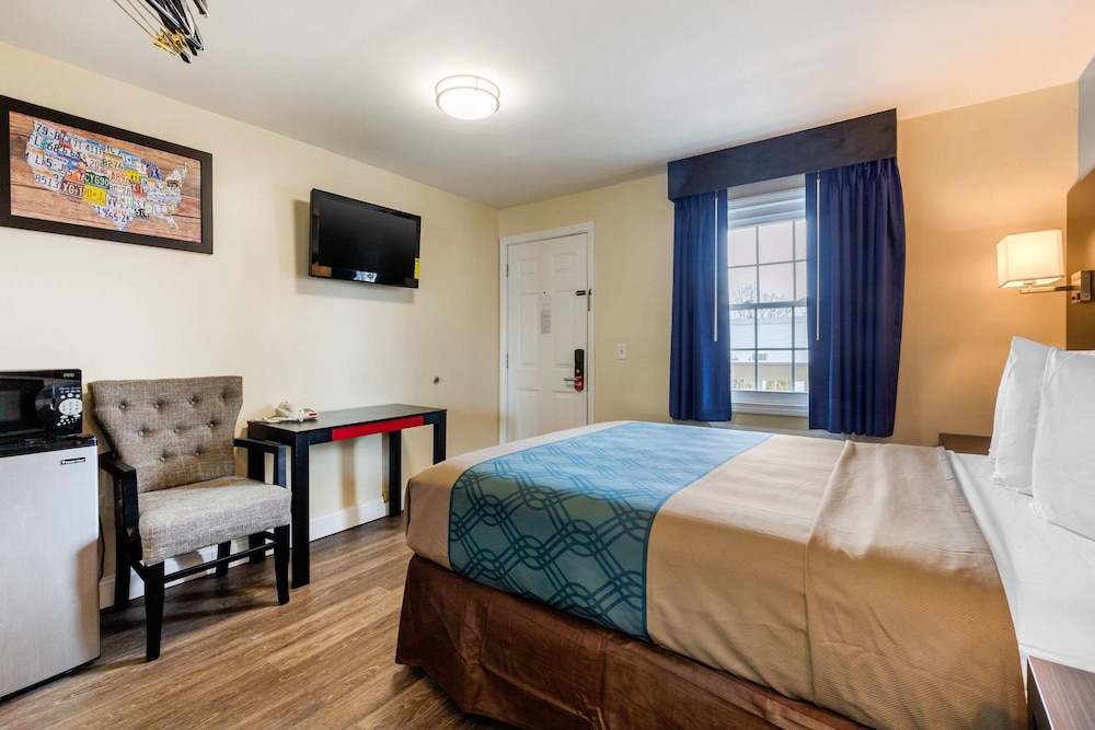 1 Queen Bed, Nonsmoking - Photo 3
