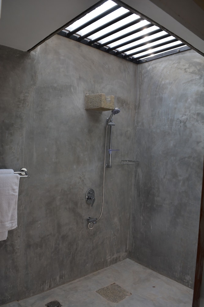 Classic Double Room, 1 King Bed, Mountain View, Courtyard Area photo 2