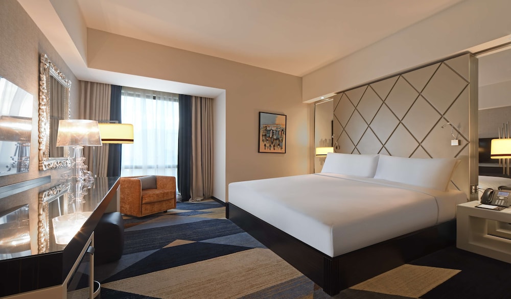 Deluxe Room, 1 King Bed - Photo 8