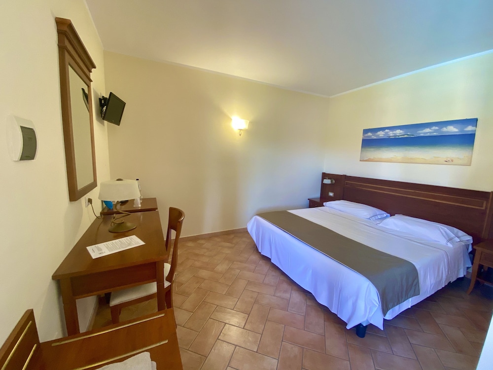 Superior Room, 1 Double or 2 Twin Beds, Balcony photo 3