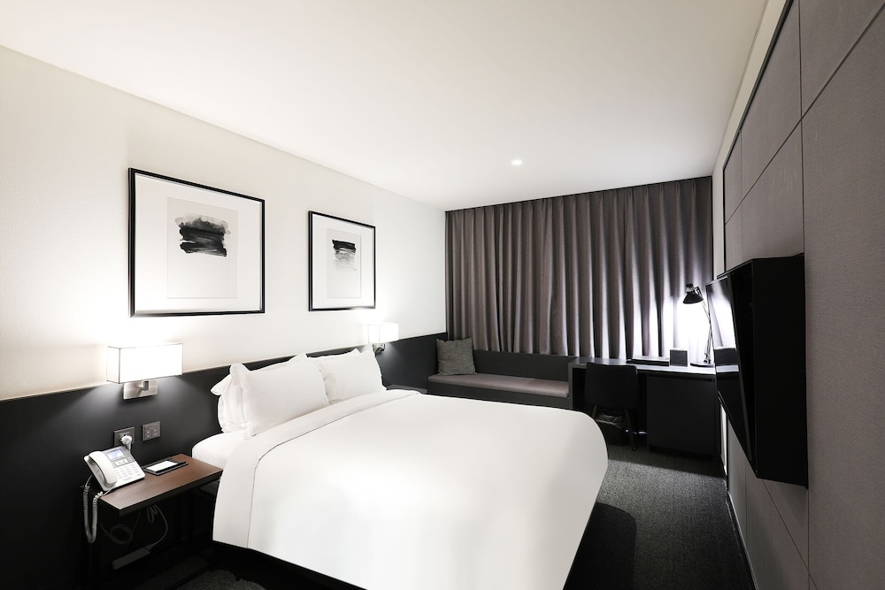 Premier Double (Complimentary Pool Access for 2) - Photo 6