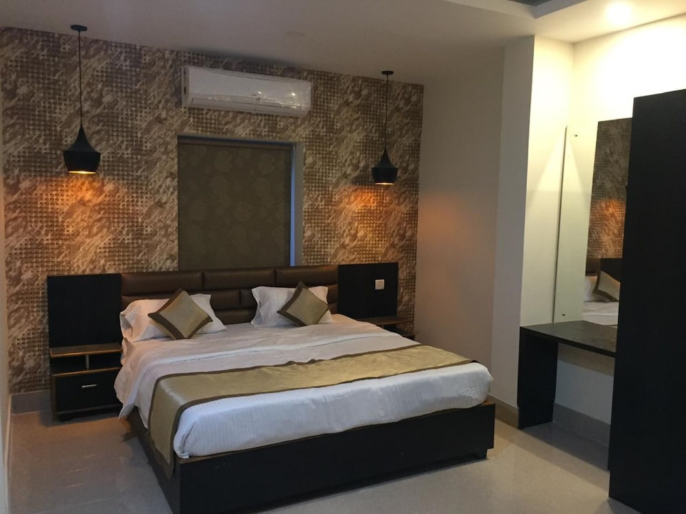 Premium Double Room, Multiple Beds, City View