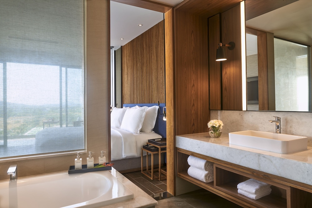 Suite, Balcony, Sea View - Photo 5