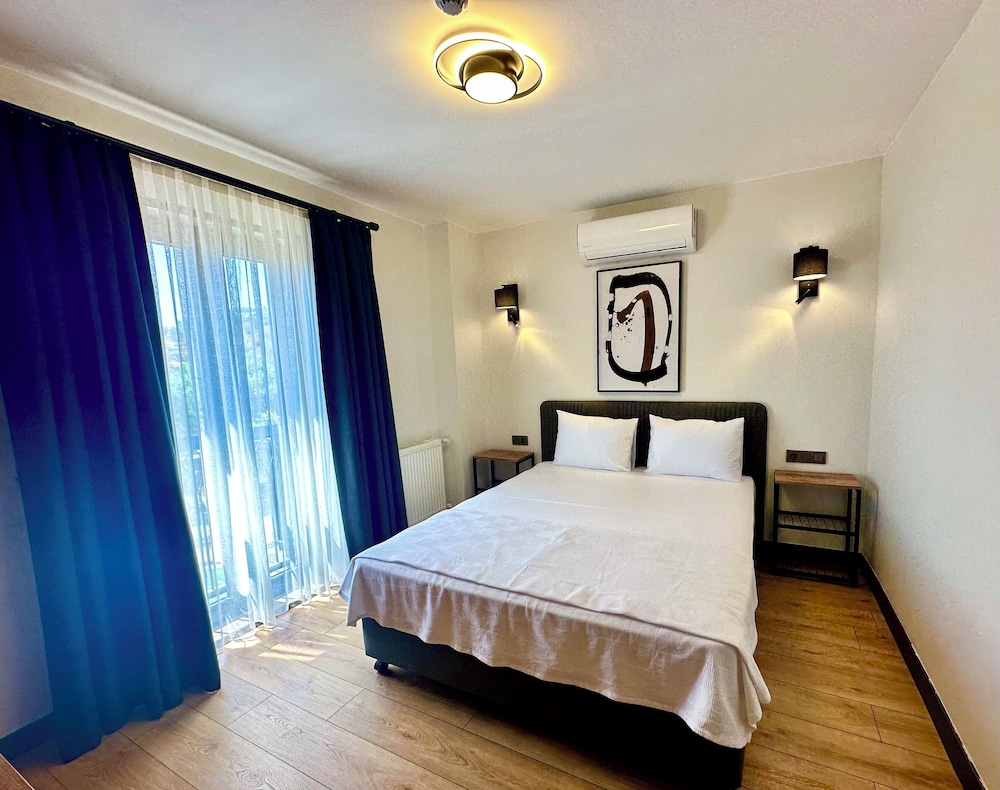 Superior Double or Twin Room, Partial Sea View photo 1