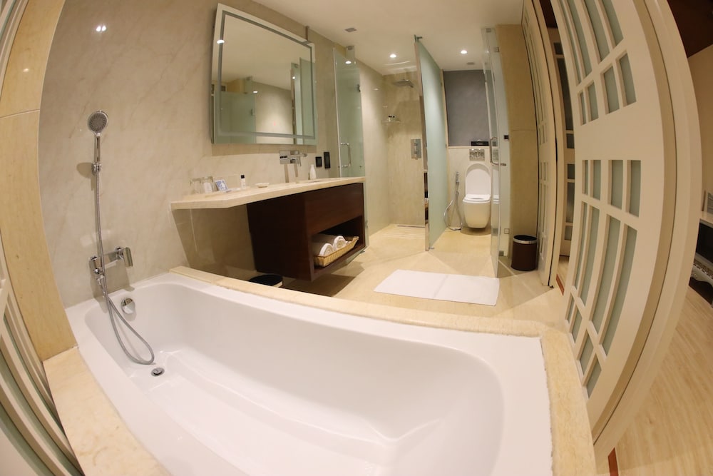 Queen Suite - Photo 3