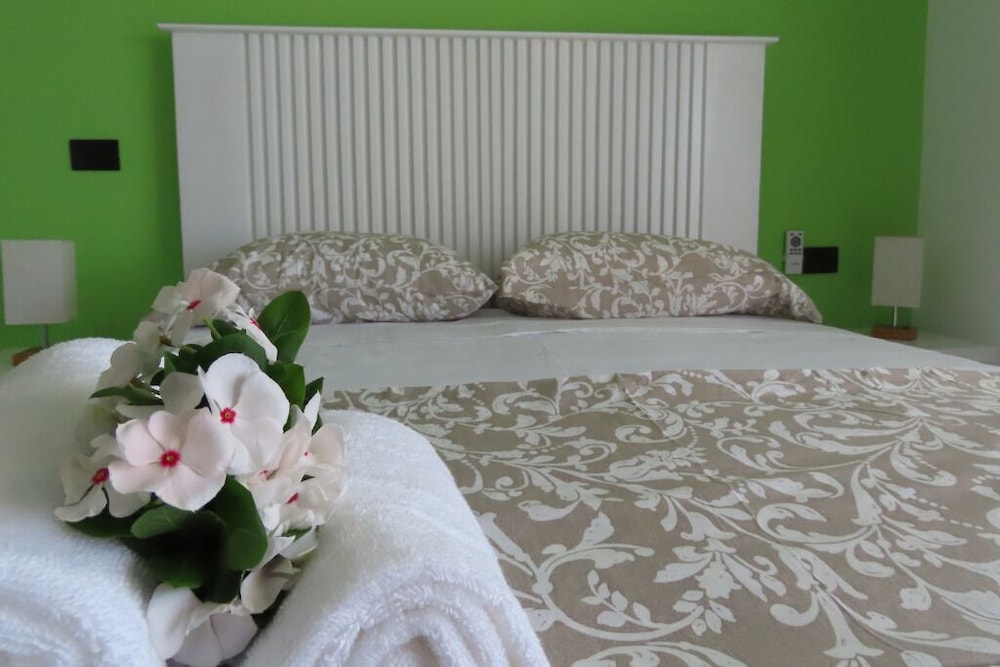 Standard queem- internal view photo 2