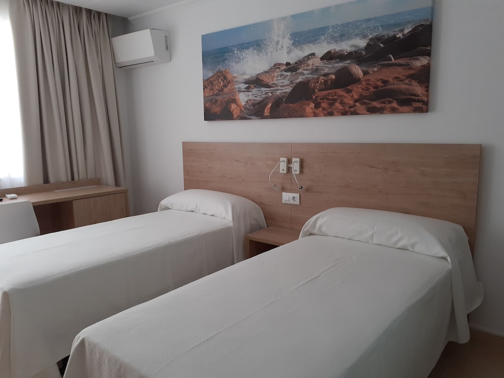 Double or twin room with terrace, 2 people - Photo 6