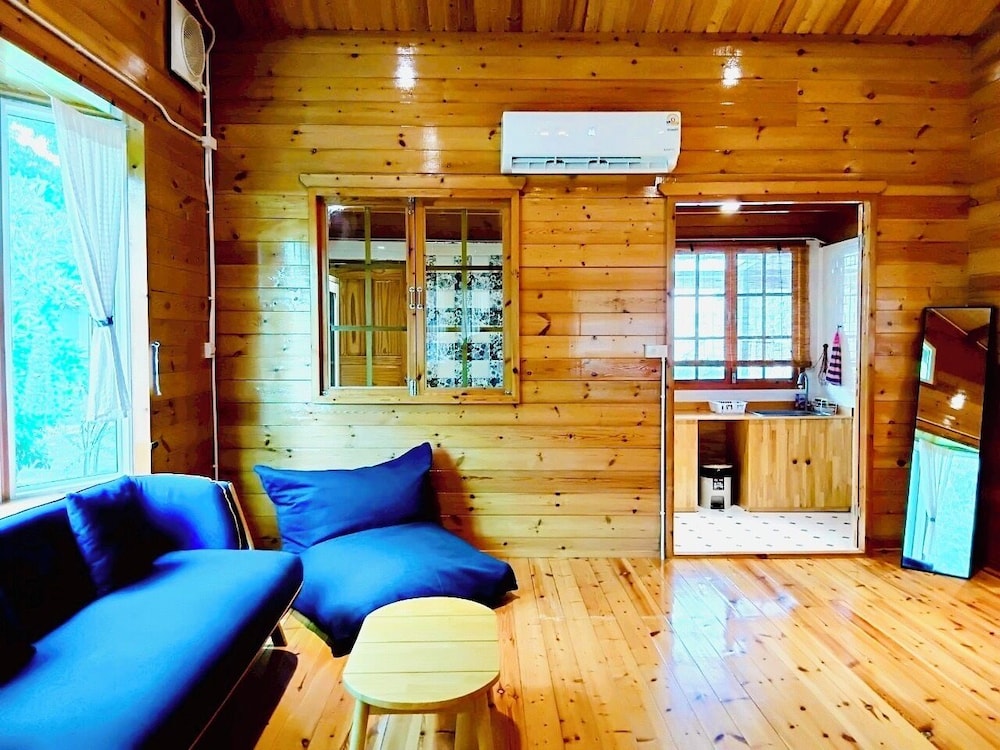 Signature Cabin, Balcony, Garden View photo 3