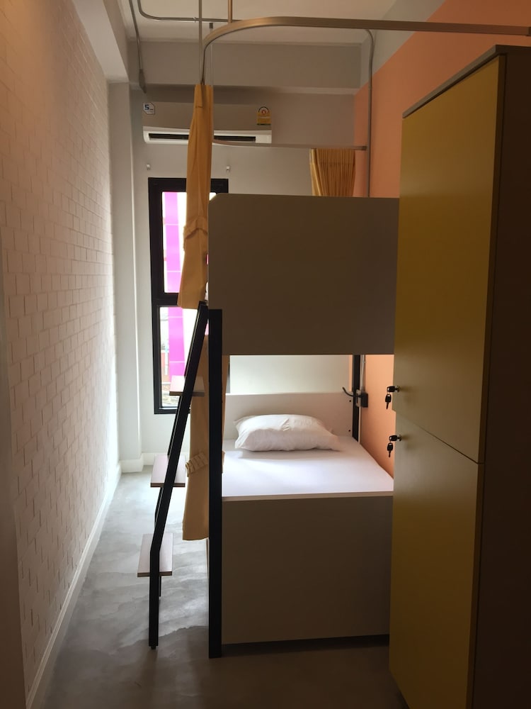 Mixed 2 beds Dormitory Shared Bathroom photo 2