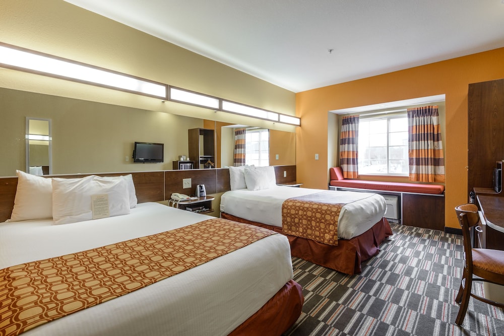 Standard Room, 2 Queen Beds photo 3