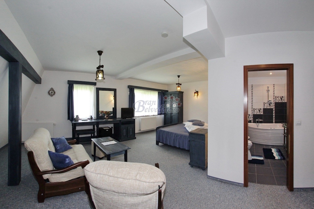 Luxury Suite, Bathtub