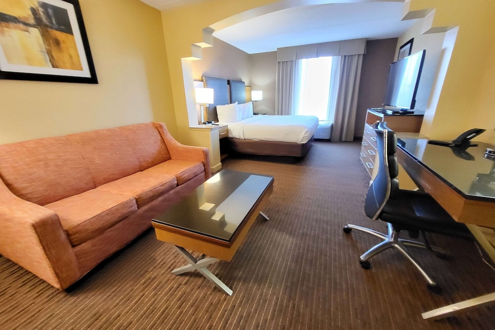 Suite, 1 King Bed with Sofa bed, Non Smoking - Photo 5