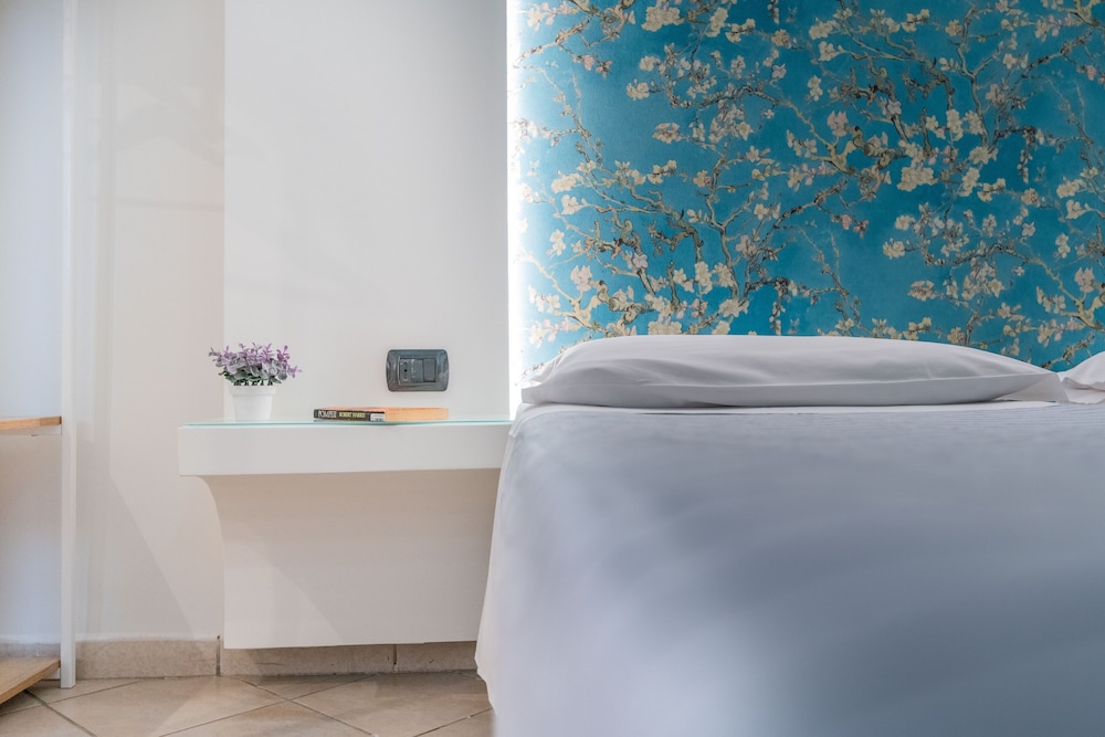 Classic Room, 1 Bedroom, Non Smoking, Ensuite - Photo 9