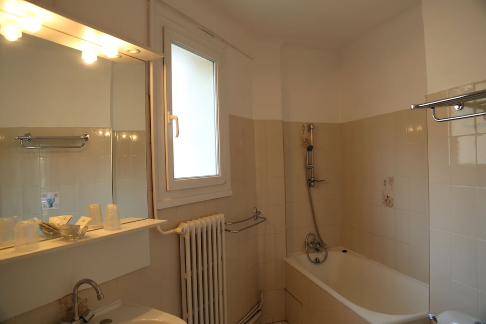 Superior Twin Room (Climatisation) photo 3