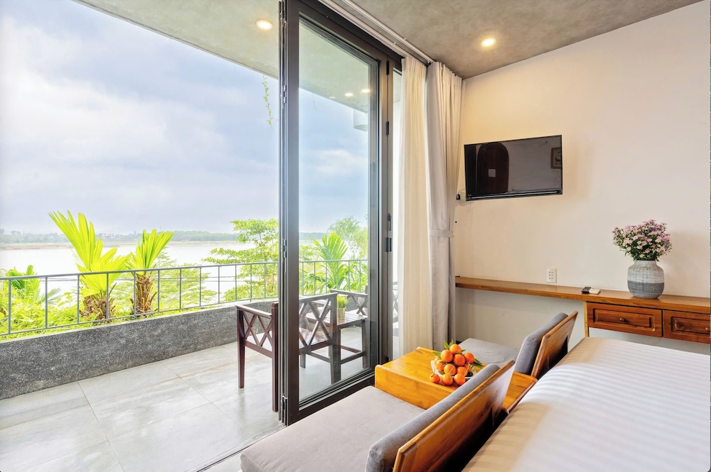 King Room with Balcony photo 3