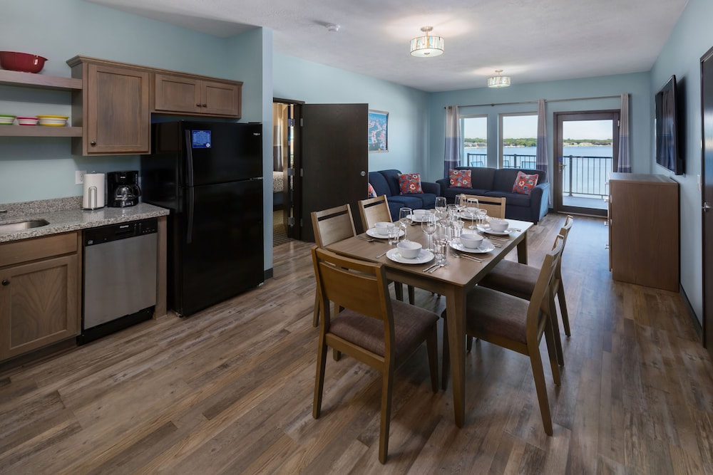 Condo, 1 Bedroom (Lakefront) photo 1