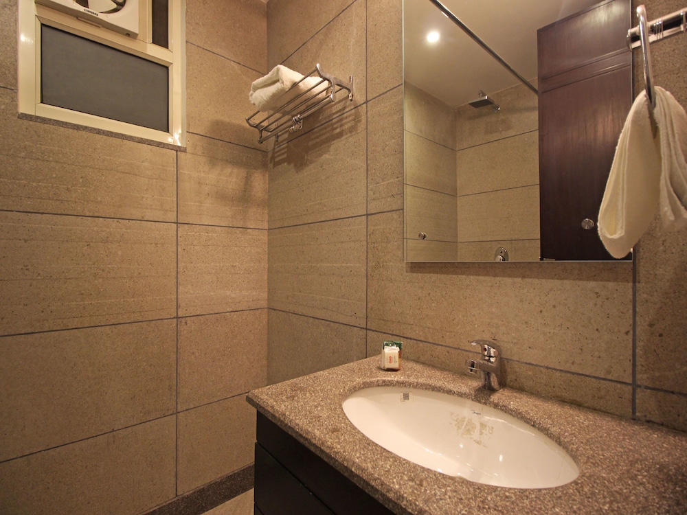 Premium Double Or Twin Room, 1 Bedroom, Private Bathroom photo 3