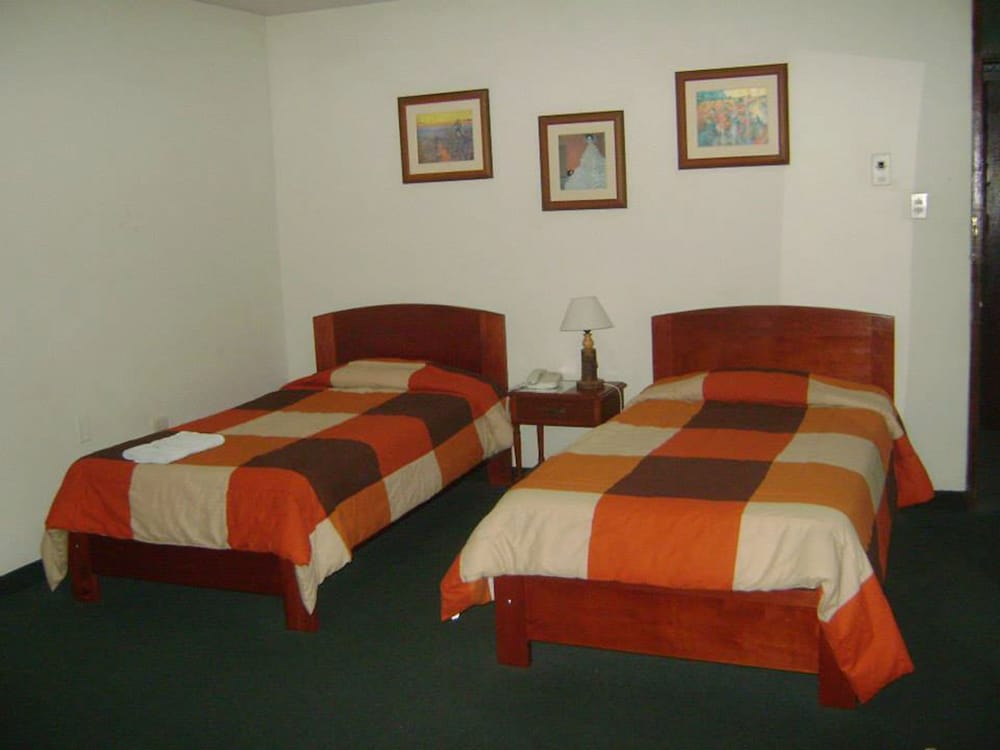 Basic Double Room, 2 Twin Beds photo 2