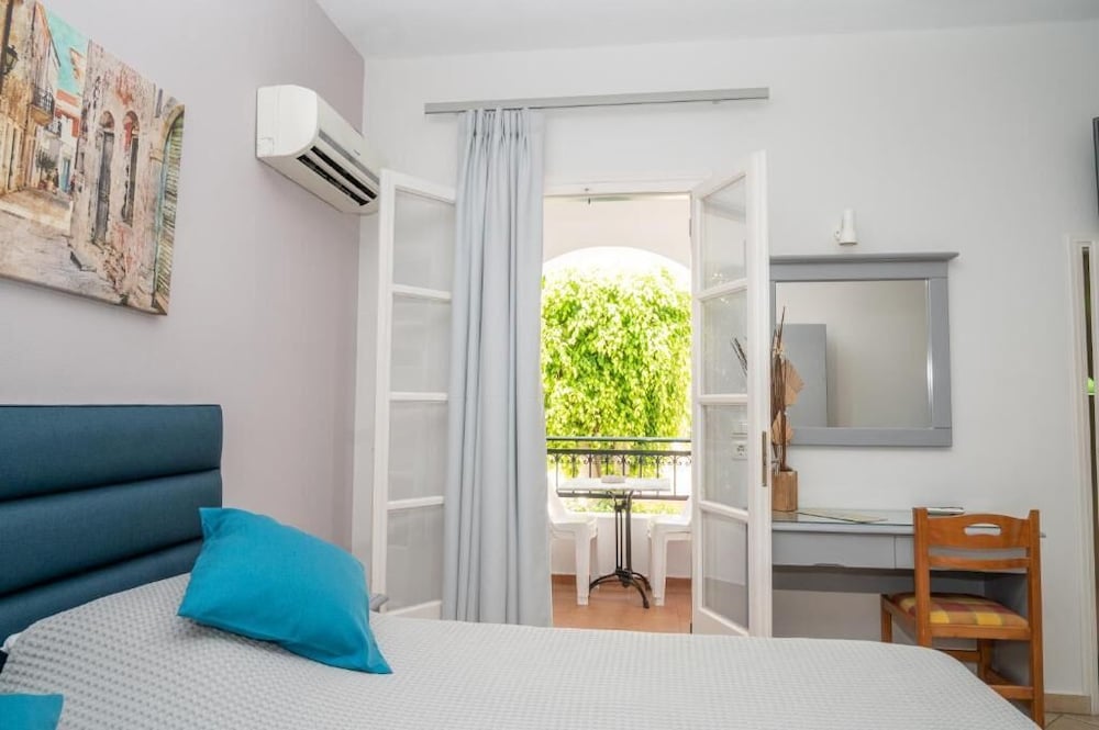Quadruple Room, Balcony photo 3