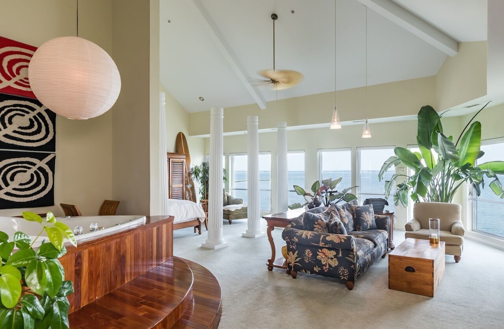 Luxury Penthouse, 1 King Bed, Fireplace, Bay View (Jacuzzi Hang5)