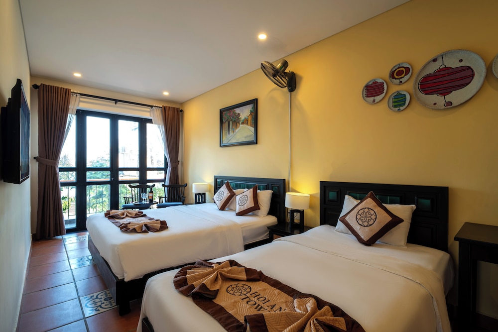 Deluxe Triple Room, Multiple Beds, Balcony, Courtyard View