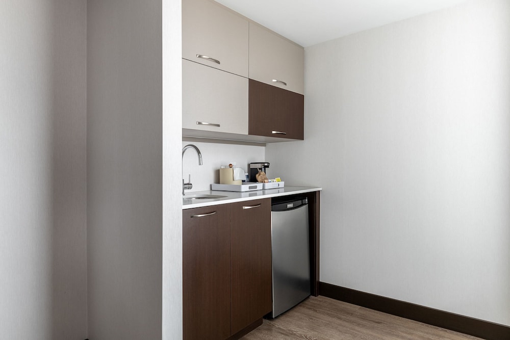 Executive Suite, 1 King Bed with Sofa bed, Balcony photo 3