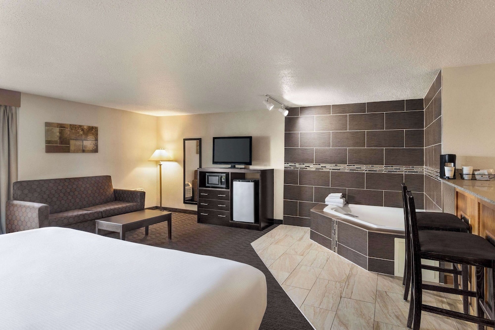 Studio Suite, 1 King Bed, Non Smoking - Photo 6