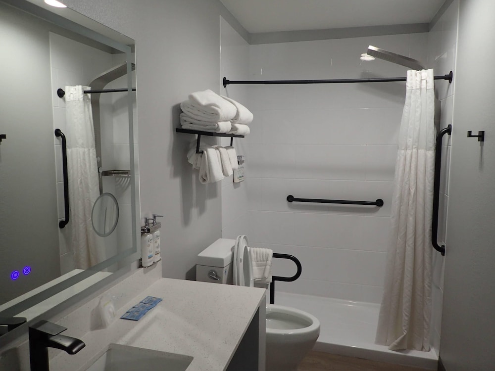 Suite, Multiple Beds, Accessible, Non Smoking (Efficiency) photo 2
