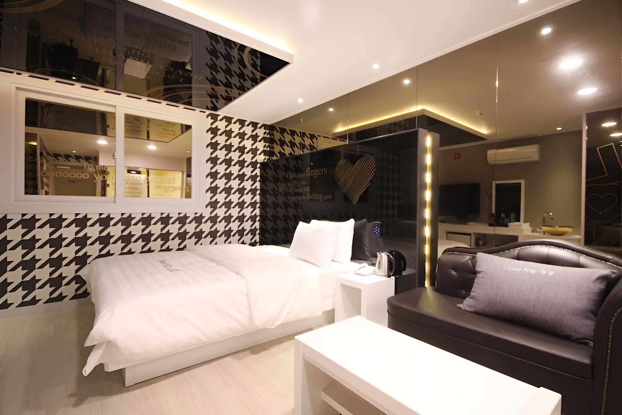Room (Standard Room) - Photo 6