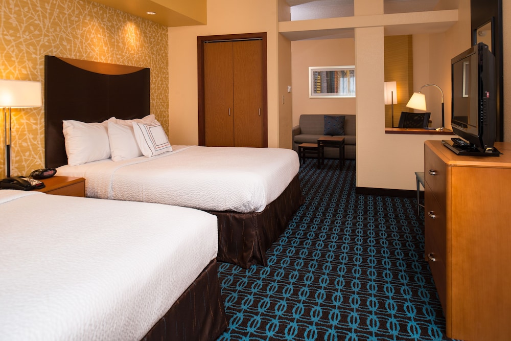 Room, 2 Queen Beds - Photo 5