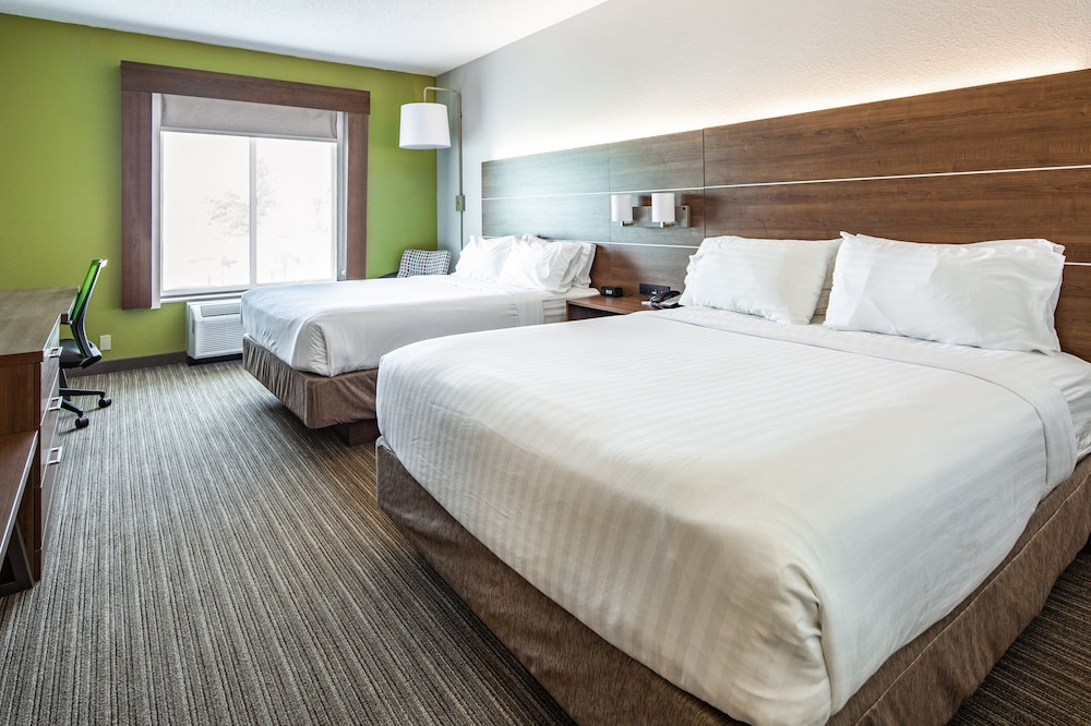Standard Room, 2 Queen Beds - Photo 5