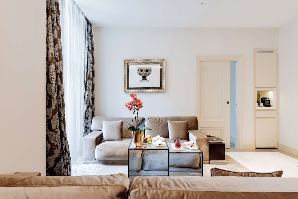 Suite, 3 Bedrooms thumbnail 5