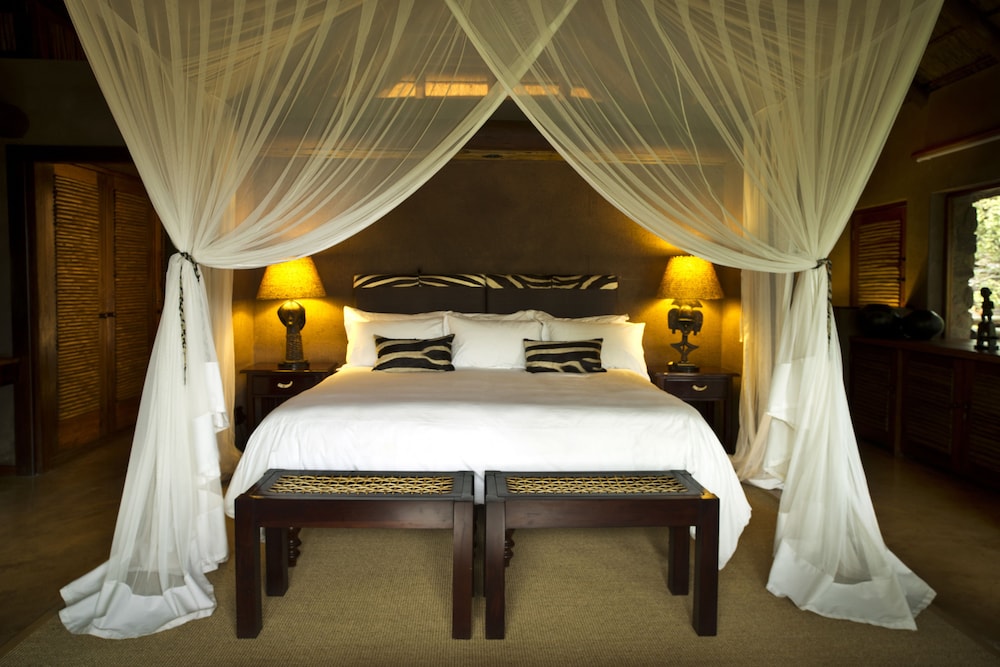 Luxury Suite, Pool View, Mountainside photo 1