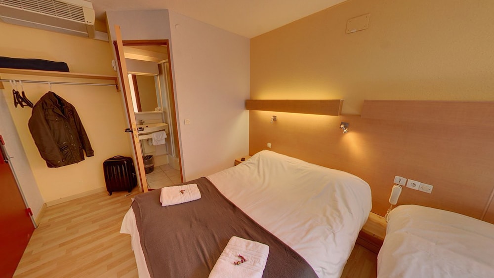 Classic Triple Room - Photo 2