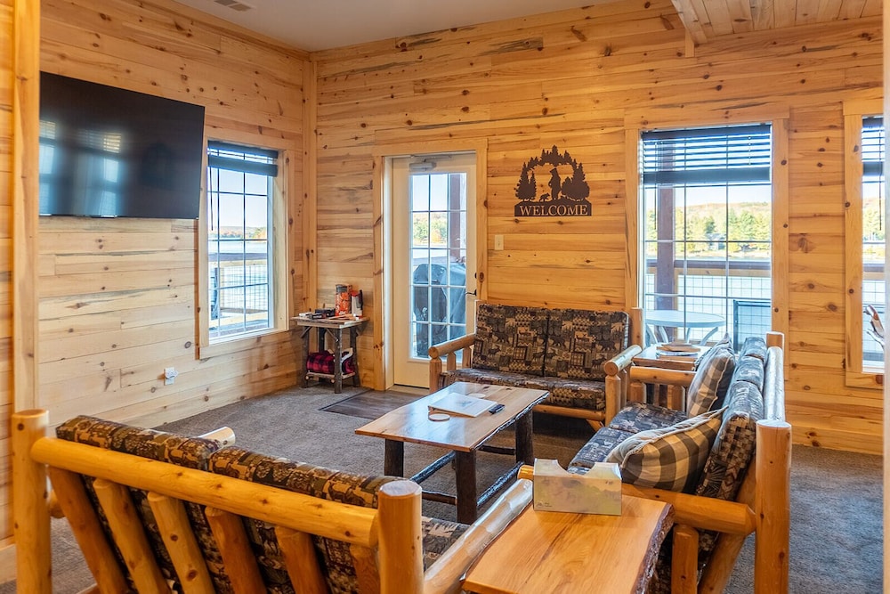 Cabin 19B, Non-Smoking, Pet Friendly