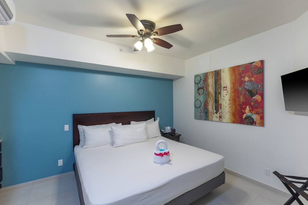 Single Room, 1 King Bed with Sofa bed, Non Smoking, Kitchen photo 1