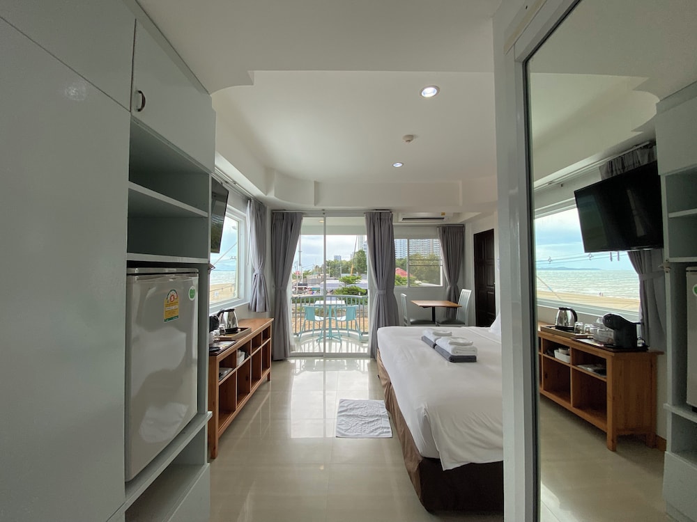 Deluxe Sea View With Balcony photo 2