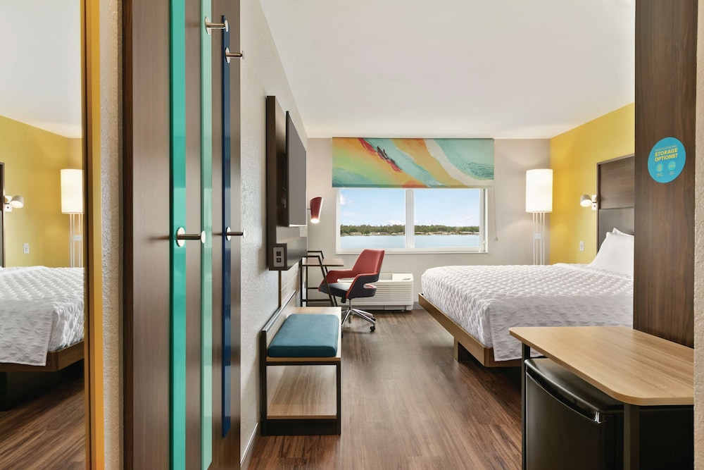 Room, 1 King Bed, Accessible (Hearing)