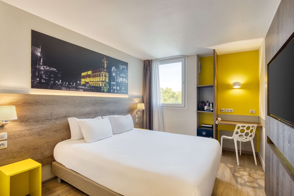 Standard Room, 1 Queen Bed, Non Smoking