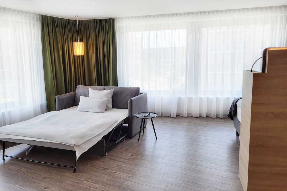 Premium Room, 1 Queen Bed with Sofa bed, Kitchenette (Family Room) - Photo 6